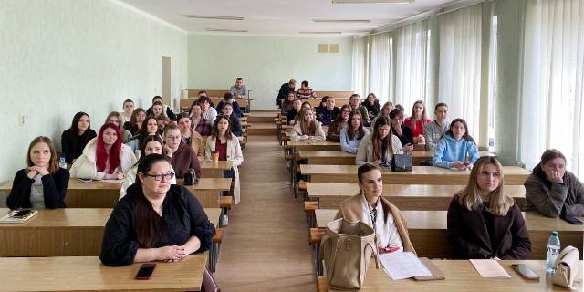 Здобувачі освіти фізико-математичного факультету під час настановчої конференції